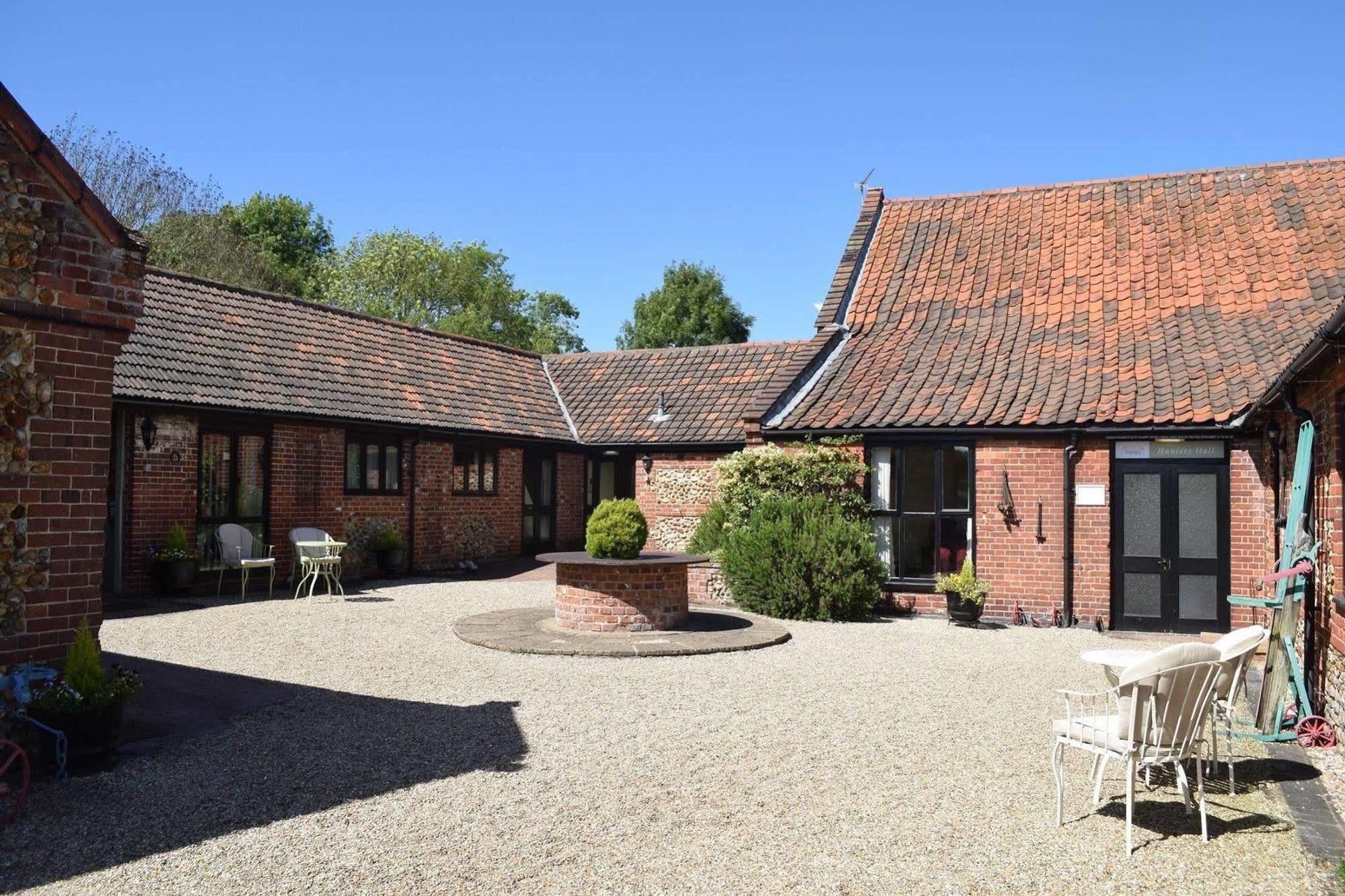 At The Farmhouse Hunters Hall Ξενοδοχείο Dereham Εξωτερικό φωτογραφία