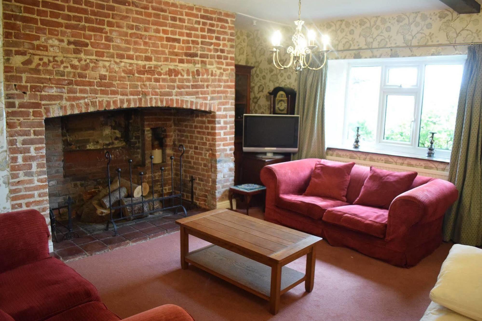 At The Farmhouse Hunters Hall Ξενοδοχείο Dereham Εξωτερικό φωτογραφία